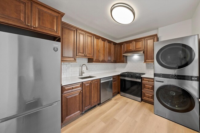 Building Photo - 2026 E Kenilworth Pl