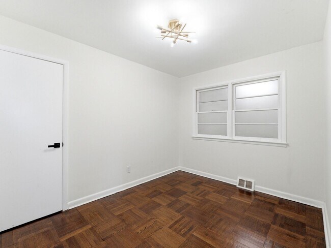 Building Photo - Charming Renovated 4-Bedroom Rental with Spacious Backyard & Bonus Basement Space in Somerdale