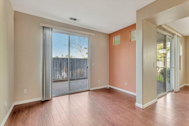 Building Photo - 929 Monarch Cir