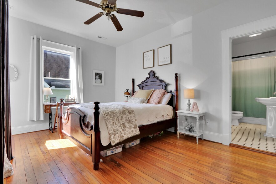 Building Photo - 1027 Eleanor St