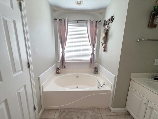 Building Photo - 7448 Pinnacle Point