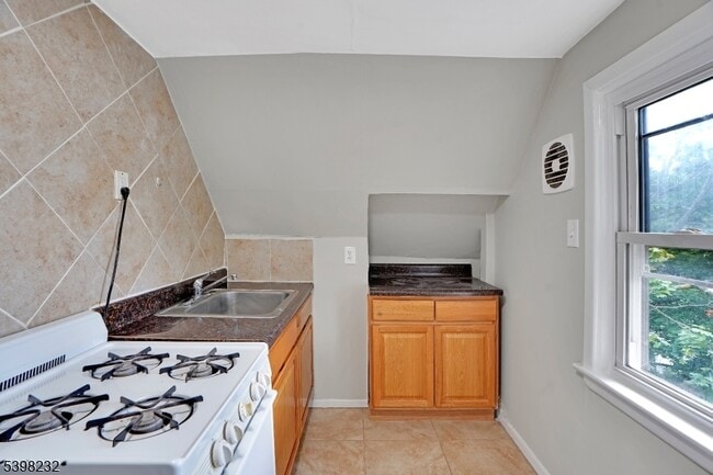 Building Photo - 706 Chestnut St