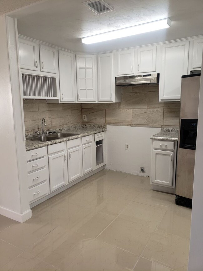 Building Photo - 3 bedroom 2 bath home