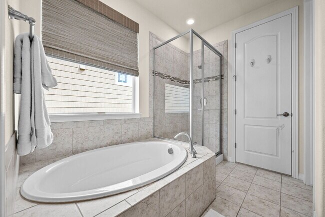 Building Photo - 2414 Leafdale Cir