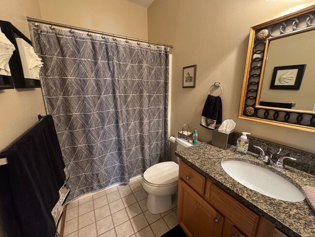 Building Photo - 3 Bed, 2 Bath PLUS Bonus Room SHORT TERM R...