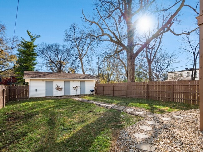 Building Photo - 536 Oakwood Ave