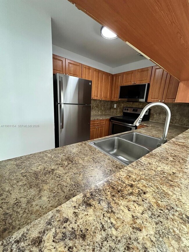 Building Photo - 2221 Sherman Cir