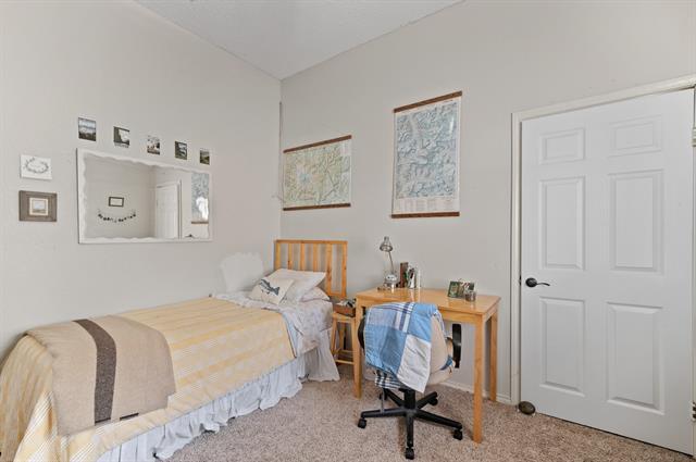 Building Photo - 2224 Carriage Hill