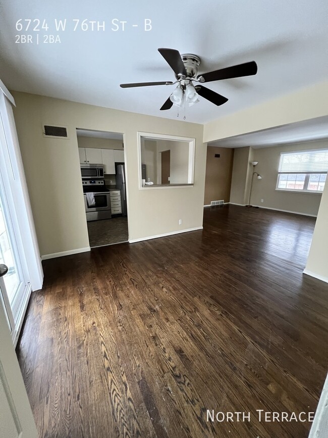 Building Photo - Modern 2BR/2BA Apartment in Overland Park ...