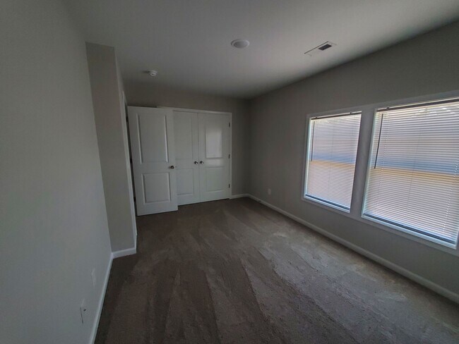 Building Photo - NEW TOWNHOME BUIKT MARCH 2023!