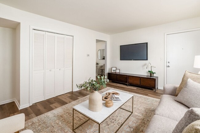 Building Photo - 2 Bed 1 Bath Apartment in Columbus!