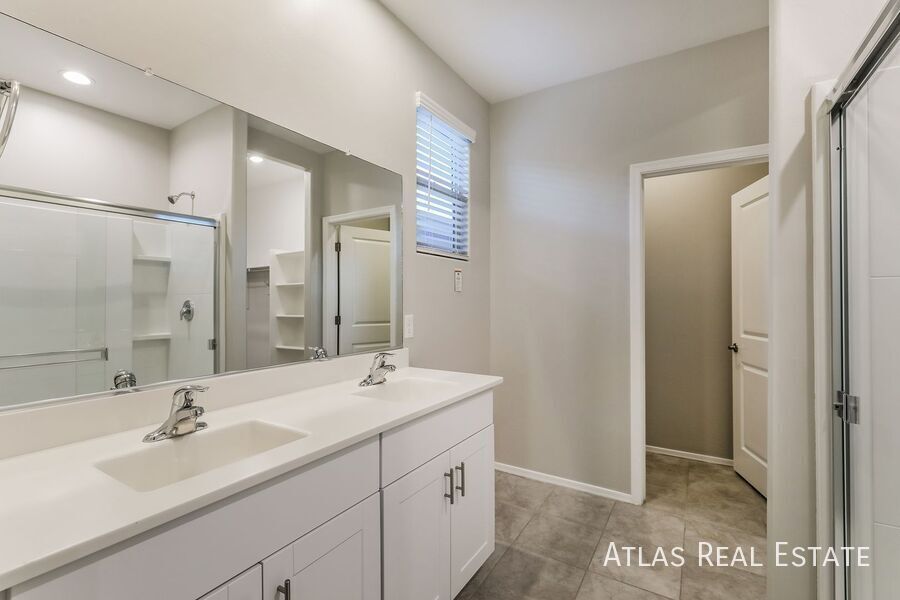 Building Photo - 10695 W Dickerson Dr