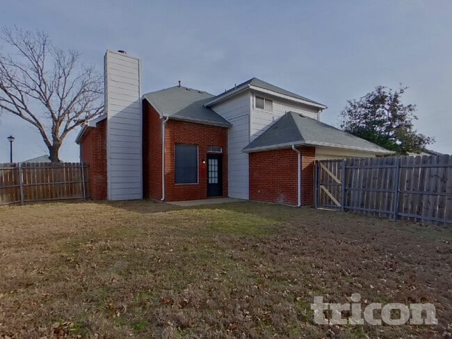 Building Photo - 1028 Glencrest Dr