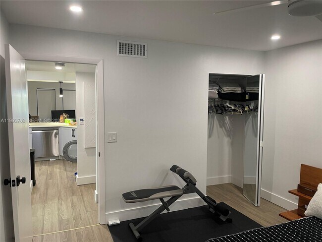 Building Photo - 1605 S US Hwy 1