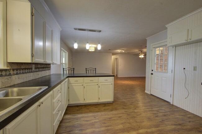 Building Photo - 3830 Union Rd