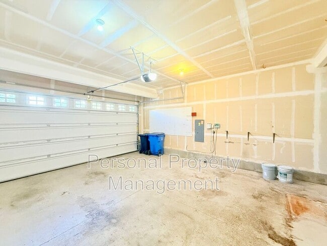 Building Photo - 3368 NW 47th Dr