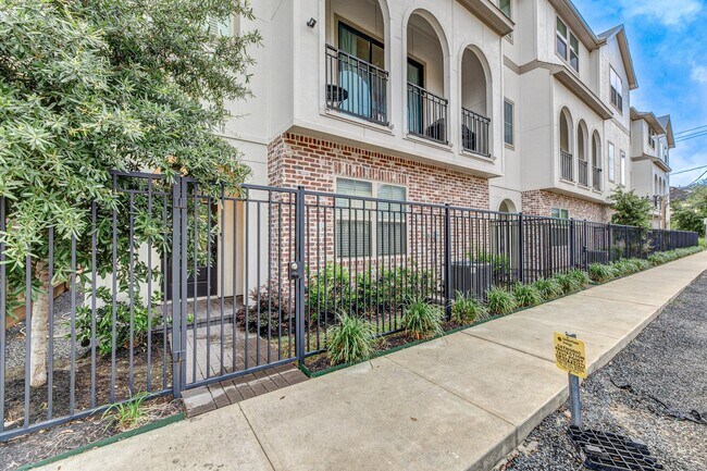 Building Photo - 5230 Schuler St
