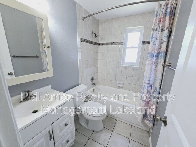 Building Photo - 1402 N Bracewell Dr