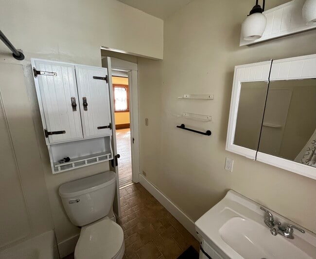 Bathroom - 29 Richards Pl