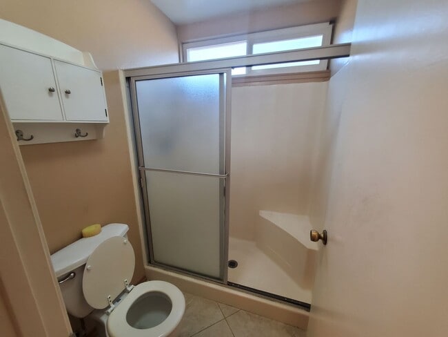 Building Photo - Single Family and Single Story Beautiful H...
