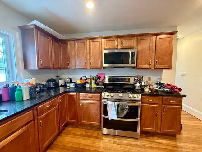 Building Photo - 253 Brown St