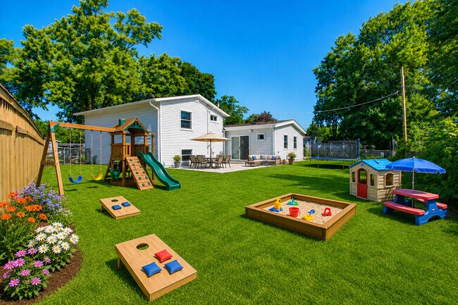 Building Photo - 7777 Ramsgate Cir S