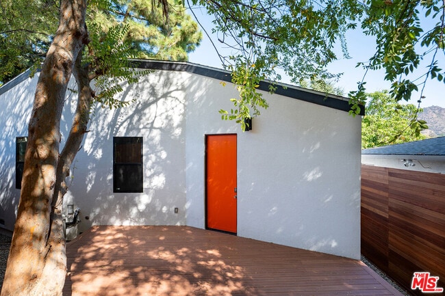 Primary Photo - 3427 Bonnie Hill Dr