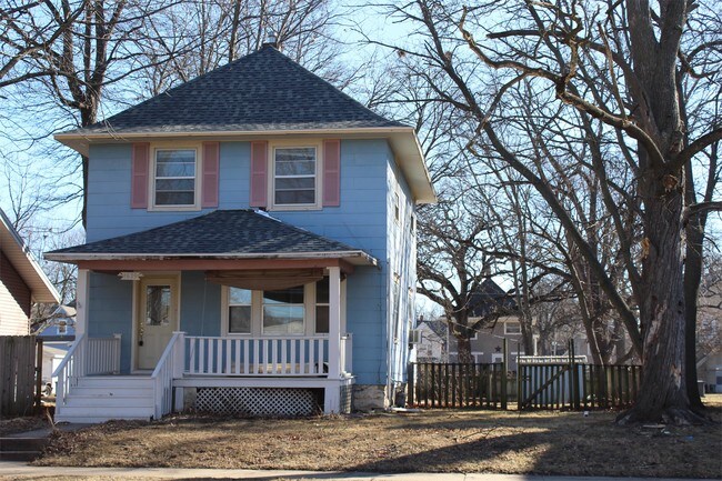 Primary Photo - 1629 E Ave NE