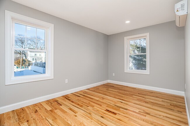 Building Photo - 31 Milton St