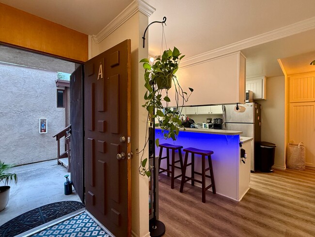 Building Photo - Charming 2 bedroom Condo in Carlsbad Village