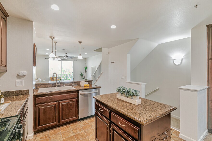 Building Photo - 40733 Greystone Ter