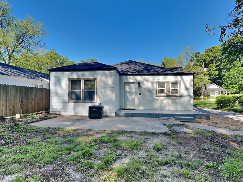 Building Photo - 499 Woodlawn Ave NW