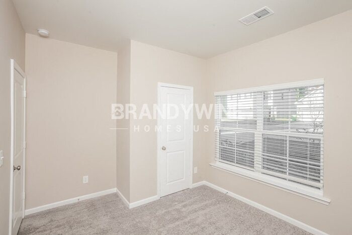 Building Photo - 510 Glenmanor Dr