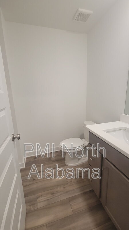 Building Photo - 7597 Discovery Pt Dr NW