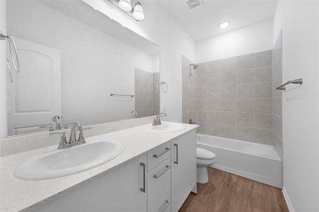 Building Photo - 221 Fairmeade Dr