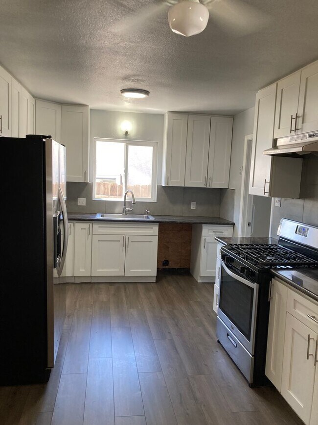 Building Photo - Single Family Home