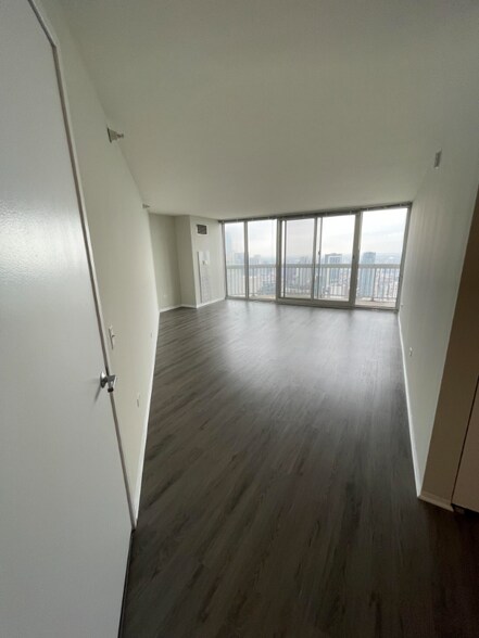 Building Photo - 12 W Grand Ave