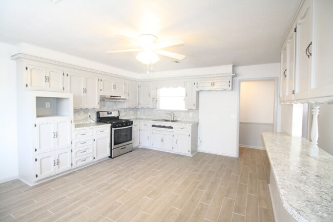 Building Photo - Adorable 3 bed in Midwest City