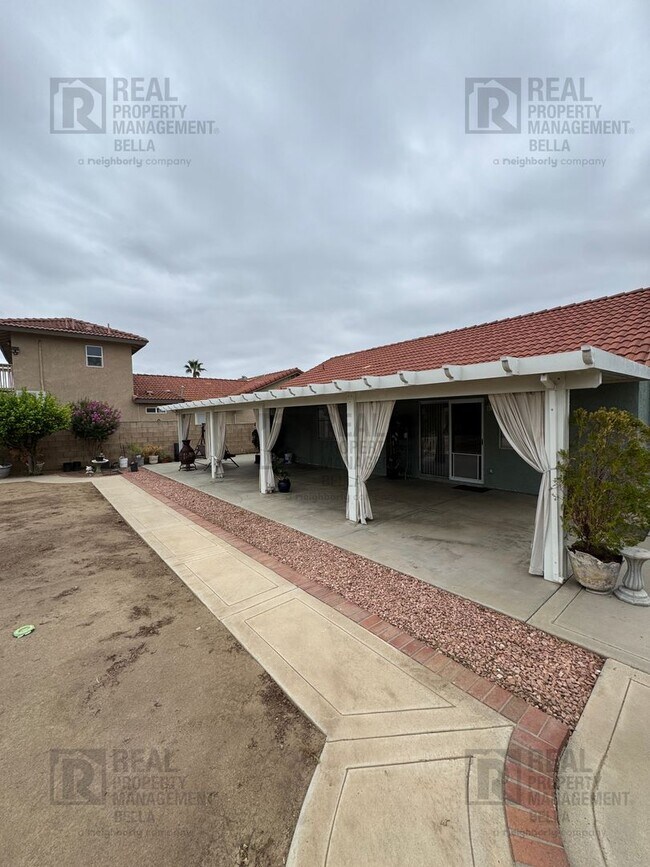 Building Photo - Corner-Lot Charmer with Open Layout and Sp...