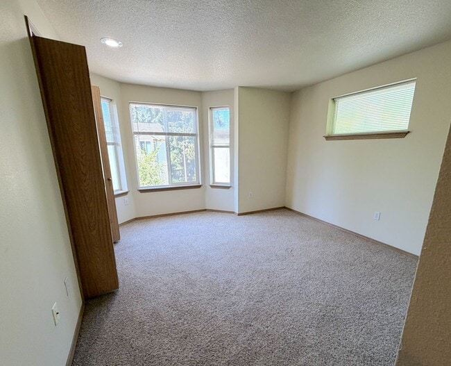 Building Photo - 4854-4866 SW 150th Pl