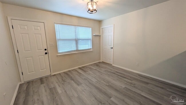 Building Photo - 9644 Hollowbrook Dr