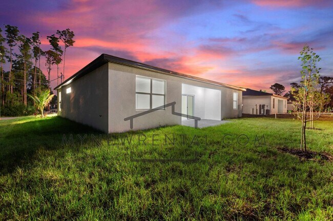 Building Photo - ONE MONTH FREE RENT! Modern, energy effici...