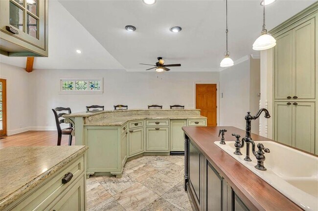 Building Photo - 210 Settlers Rd