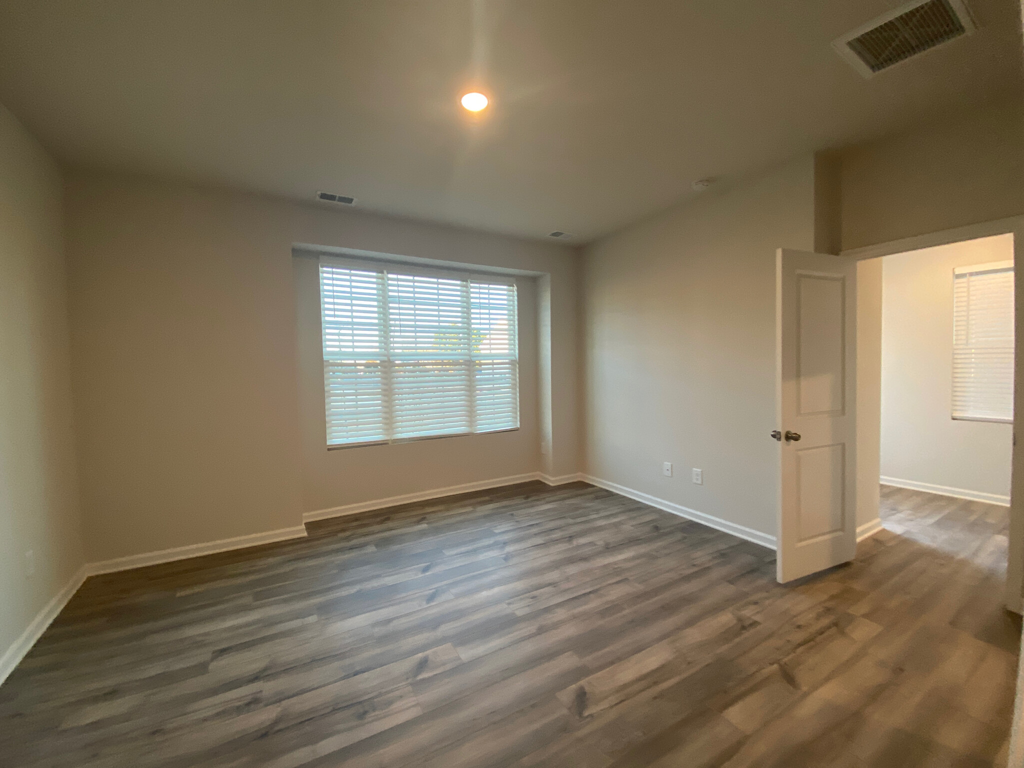 Building Photo - Room in Townhome on Cottage Crest Ln