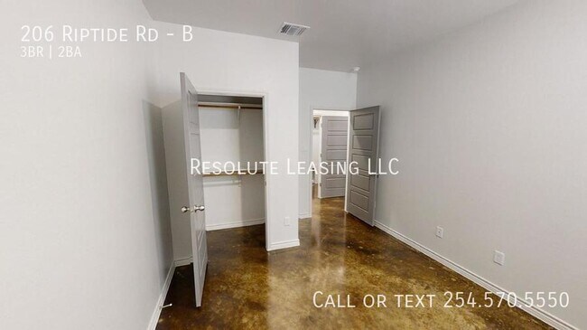 Building Photo - 206 Riptide Rd