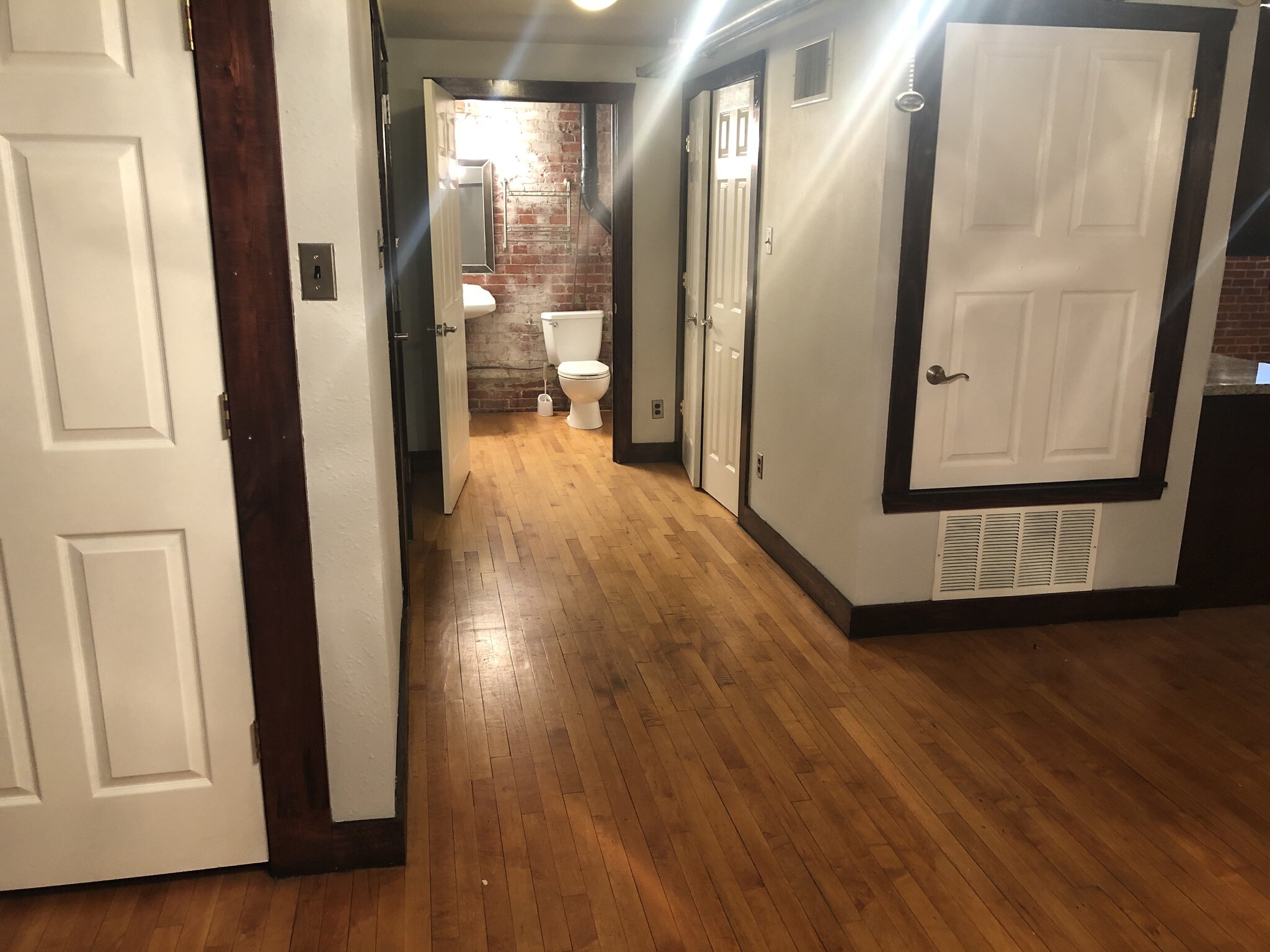 Building Photo - 115 E Tyler St