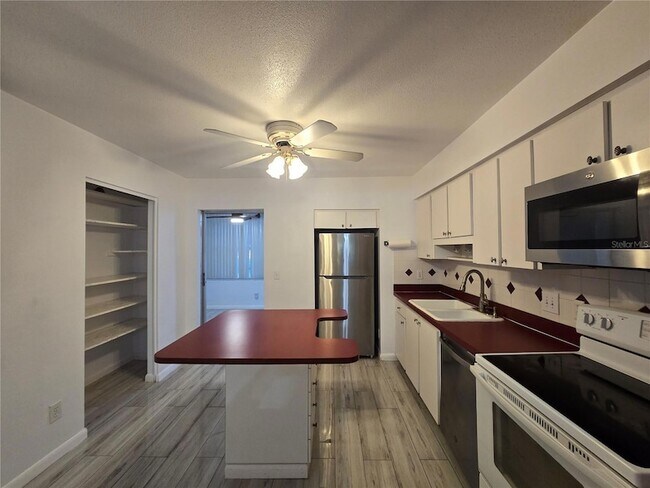 Building Photo - 211 Pasadena Ave N