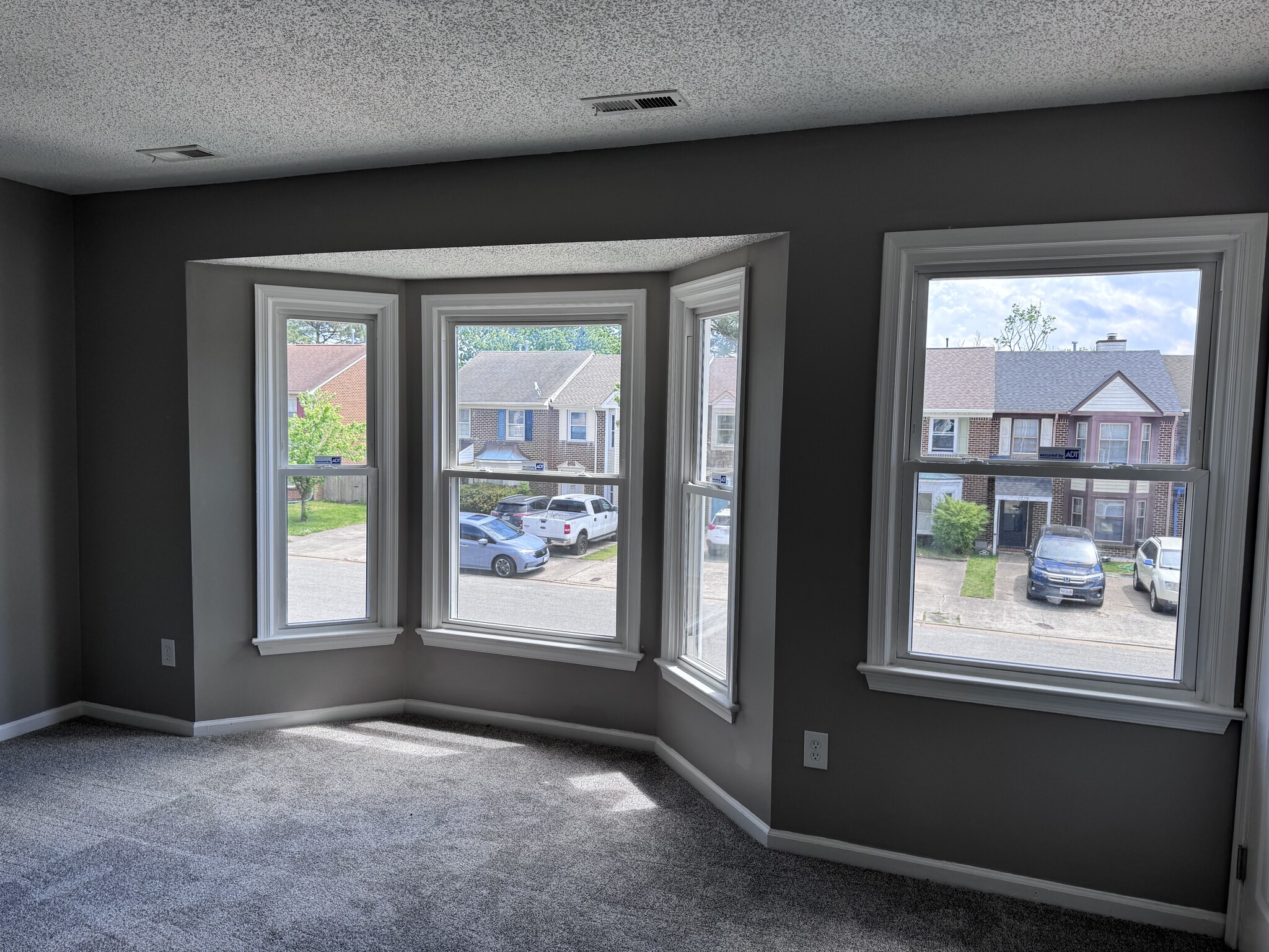 Building Photo - 1376 Battleford Dr