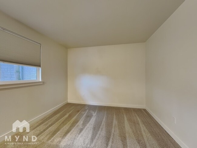 Building Photo - 11709 NE 98th St