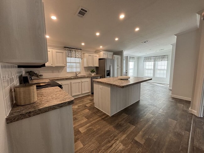 Building Photo - 1 Kimberly Ct